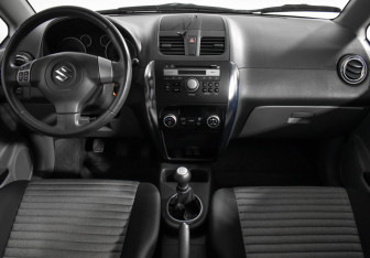 Подержанный автомобиль Suzuki SX4 Hatchback 2013 года (13 фото)