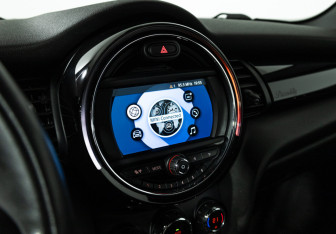 Подержанный автомобиль MINI Hatch 2021 года (16 фото)