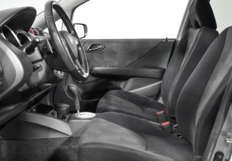 Подержанный автомобиль Honda Jazz 2008 года (10 фото)