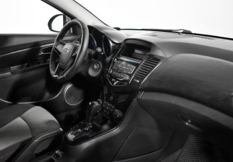Подержанный автомобиль Chevrolet Cruze Sedan 2011 года (13 фото)