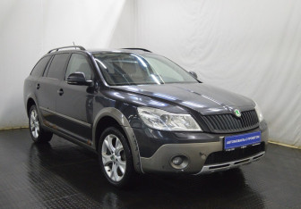 Подержанный автомобиль Skoda Octavia Wagon 2011 года (3 фото)