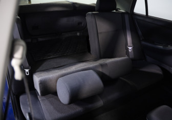 Подержанный автомобиль Toyota Corolla Hatchback 2002 года (17 фото)