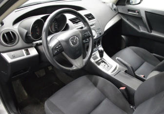 Подержанный автомобиль Mazda 3 Hatchback 2011 года (10 фото)