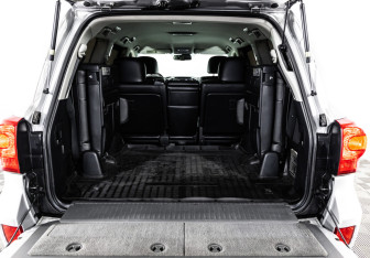 Подержанный автомобиль Toyota Land Cruiser Suv 2012 года (30 фото)