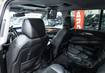 Подержанный автомобиль Cadillac Escalade Suv 2015 года (15 фото)