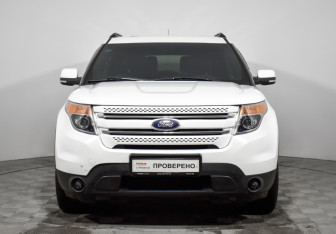 Подержанный автомобиль Ford Explorer 2014 года (2 фото)