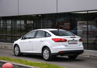 Подержанный автомобиль Ford Focus Sedan 2018 года (8 фото)