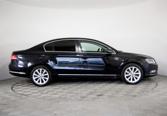 Подержанный автомобиль Volkswagen Passat Sedan 2012 года (4 фото)
