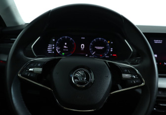 Подержанный автомобиль Skoda Octavia Liftback 2022 года (20 фото)