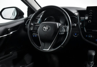 Подержанный автомобиль Toyota Camry Sedan 2021 года (15 фото)