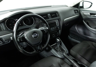 Подержанный автомобиль Volkswagen Jetta Sedan 2016 года (11 фото)