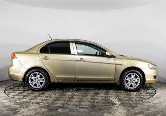 Подержанный автомобиль Mitsubishi Lancer Sedan 2008 года (4 фото)