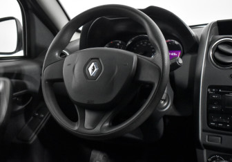 Подержанный автомобиль Renault Duster 2016 года (17 фото)