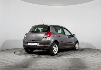 Подержанный автомобиль Renault Clio Hatchback 2010 года (5 фото)