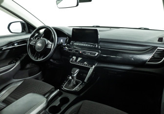 Подержанный автомобиль Kia Seltos 2021 года (9 фото)