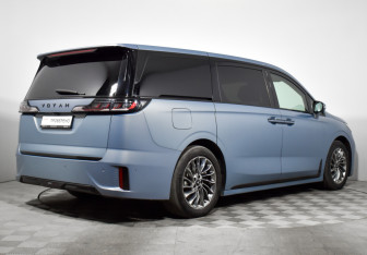 Подержанный автомобиль Voyah Dream 2023 года (5 фото)