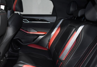 Подержанный автомобиль Geely Coolray 2023 года (12 фото)