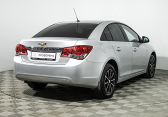 Подержанный автомобиль Chevrolet Cruze Sedan 2012 года (5 фото)