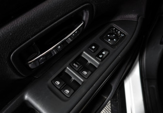 Подержанный автомобиль Mitsubishi Outlander 2017 года (10 фото)