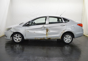 Подержанный автомобиль Haima M3 2014 года (8 фото)