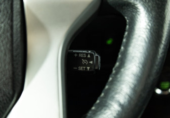 Подержанный автомобиль Toyota Land Cruiser Prado 2015 года (19 фото)