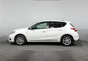Подержанный автомобиль Nissan Tiida Hatchback 2015 года (8 фото)