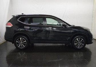 Подержанный автомобиль Nissan X-Trail 2017 года (4 фото)