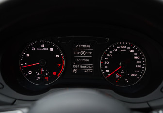 Подержанный автомобиль Audi Q3 2015 года (13 фото)