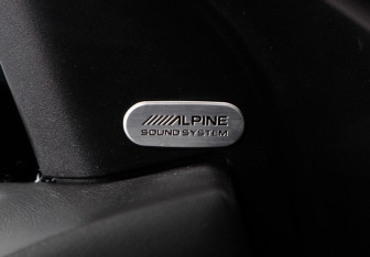 Подержанный автомобиль Chrysler 300C Sedan 2012 года (23 фото)