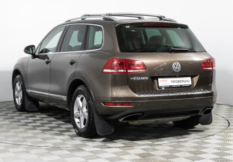 Подержанный автомобиль Volkswagen Touareg 2012 года (7 фото)