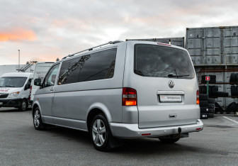 Подержанный автомобиль Volkswagen Transporter Minivan 2005 года (3 фото)