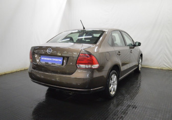 Подержанный автомобиль Volkswagen Polo Sedan 2015 года (5 фото)