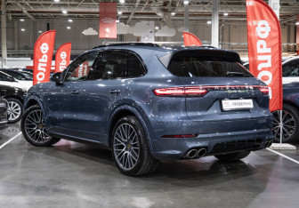 Подержанный автомобиль Porsche Cayenne 2018 года (17 фото)