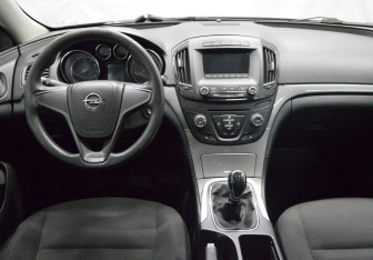 Подержанный автомобиль Opel Insignia Sedan 2014 года (14 фото)