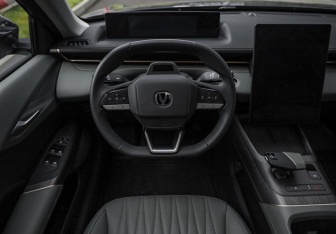 Подержанный автомобиль Changan Lamore 2024 года (12 фото)
