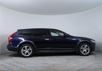 Подержанный автомобиль Volvo V90 Cross Country 2017 года (4 фото)