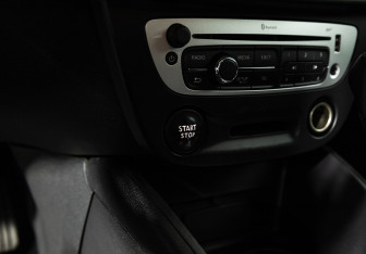 Подержанный автомобиль Renault Megane Hatchback 2014 года (16 фото)