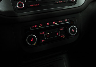 Подержанный автомобиль Volkswagen Tiguan 2012 года (16 фото)