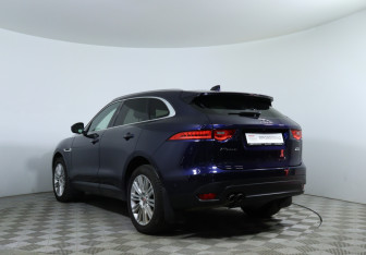Подержанный автомобиль Jaguar F-Pace 2016 года (8 фото)