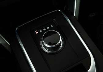 Подержанный автомобиль Land Rover Discovery Sport 2017 года (18 фото)