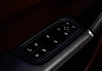 Подержанный автомобиль Porsche Cayenne 2020 года (24 фото)