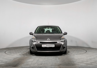 Подержанный автомобиль Renault Clio Hatchback 2010 года (2 фото)