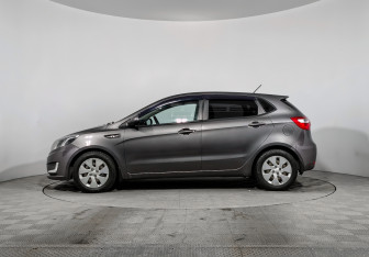 Подержанный автомобиль Kia Rio Hatchback 2013 года (8 фото)