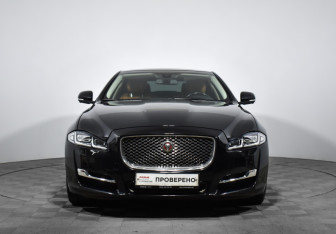 Подержанный автомобиль Jaguar XJ 2016 года (7 фото)