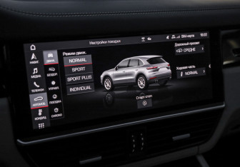 Подержанный автомобиль Porsche Cayenne 2019 года (18 фото)