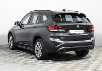 Подержанный автомобиль BMW X1 2019 года (7 фото)
