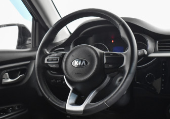 Подержанный автомобиль Kia Rio Hatchback 2018 года (14 фото)