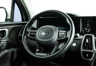 Подержанный автомобиль Kia Sorento 2021 года (9 фото)