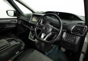Подержанный автомобиль Nissan Serena Minivan 2019 года (9 фото)