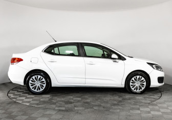 Подержанный автомобиль Citroen C4 Sedan 2018 года (4 фото)